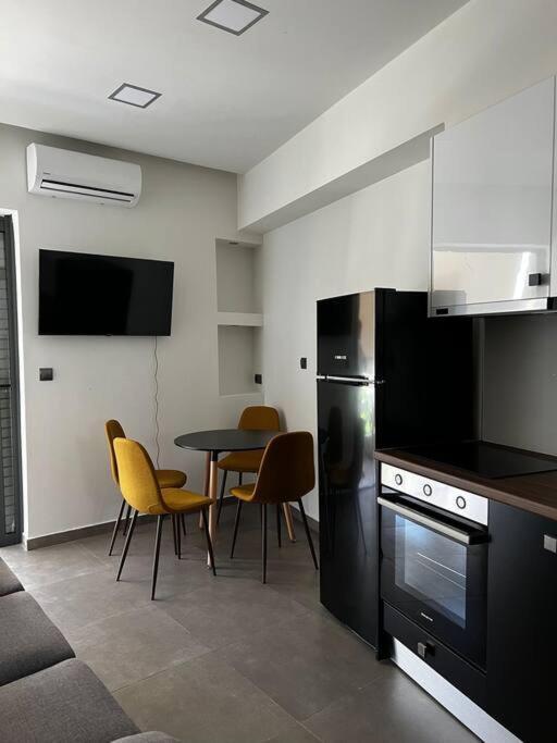Faronita - Luxury Apt In The Heart Of Kalamata Esterno foto