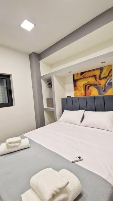 Faronita - Luxury Apt In The Heart Of Kalamata Esterno foto
