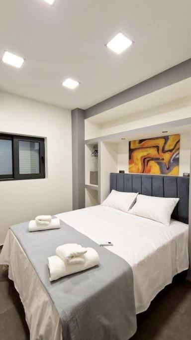 Faronita - Luxury Apt In The Heart Of Kalamata Esterno foto