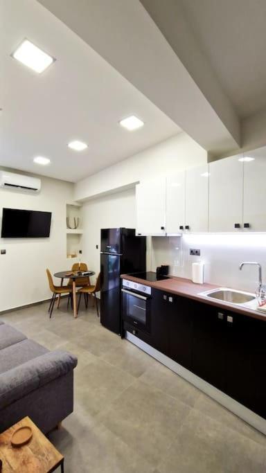 Faronita - Luxury Apt In The Heart Of Kalamata Esterno foto