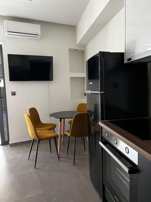 Faronita - Luxury Apt In The Heart Of Kalamata Esterno foto