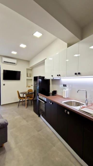 Faronita - Luxury Apt In The Heart Of Kalamata Esterno foto