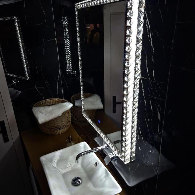 Faronita - Luxury Apt In The Heart Of Kalamata Esterno foto